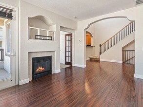 Building Photo - Don't miss out!  This beautiful spacious condo offers open floor plan, lot's of natural light, pr...