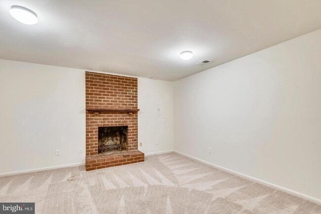 Building Photo - 844 N Frederick St