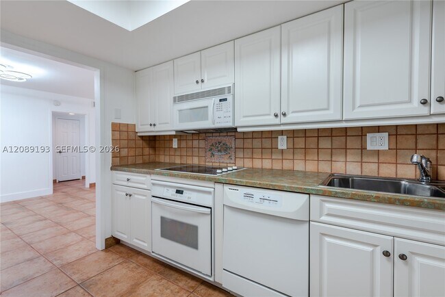 Building Photo - 3180 S Ocean Dr