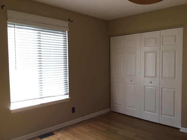 Building Photo - 13817 S Petersburg Dr