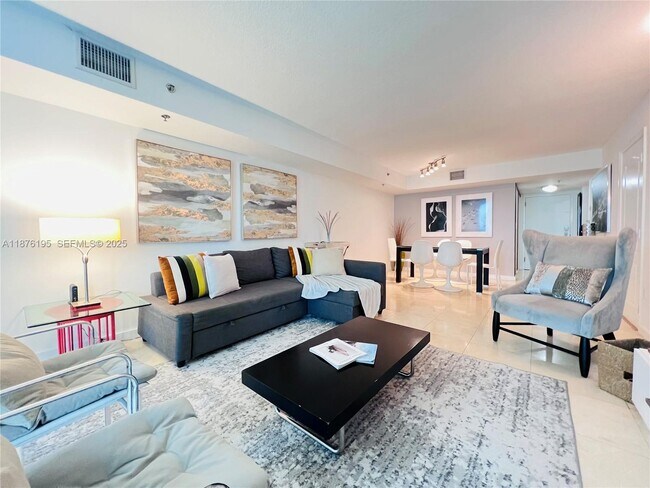 Building Photo - 1200 Brickell Bay Dr