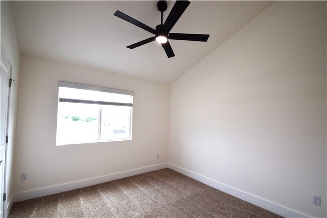 Building Photo - 672 Sun Meadows Loop