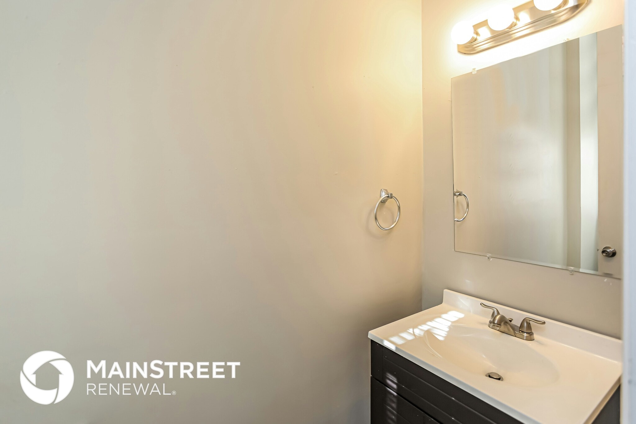 Building Photo - 7308 Maywood Ave