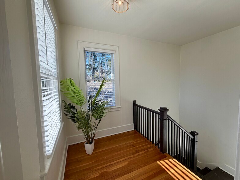 Building Photo - 726 E 40th St