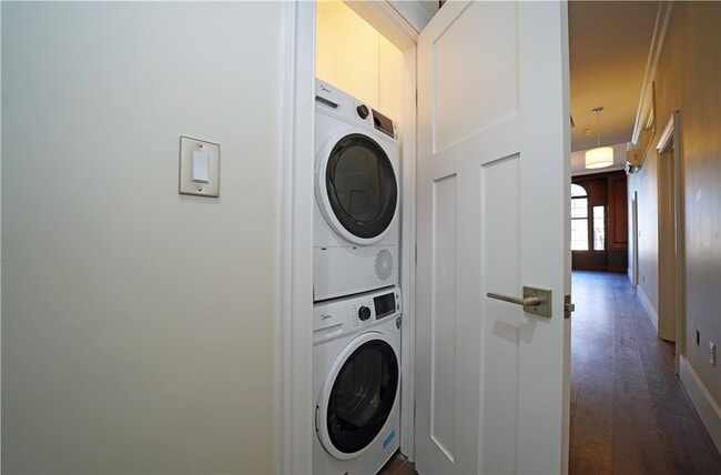 Building Photo - 207 N Main St