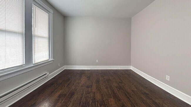 Building Photo - 1915 W Erie Ave