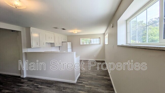 Building Photo - 2117 Pullman Cir