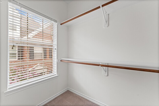 Building Photo - 6839 Staffordshire Blvd