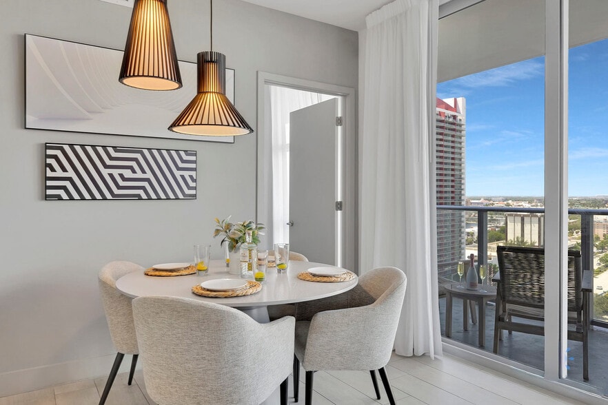 Building Photo - 4010 S Ocean Dr