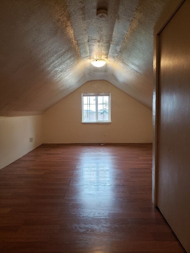 Building Photo - STATUS:RENTED-| R122 | $1795