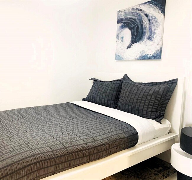 Building Photo - 19655 E Country Club Dr