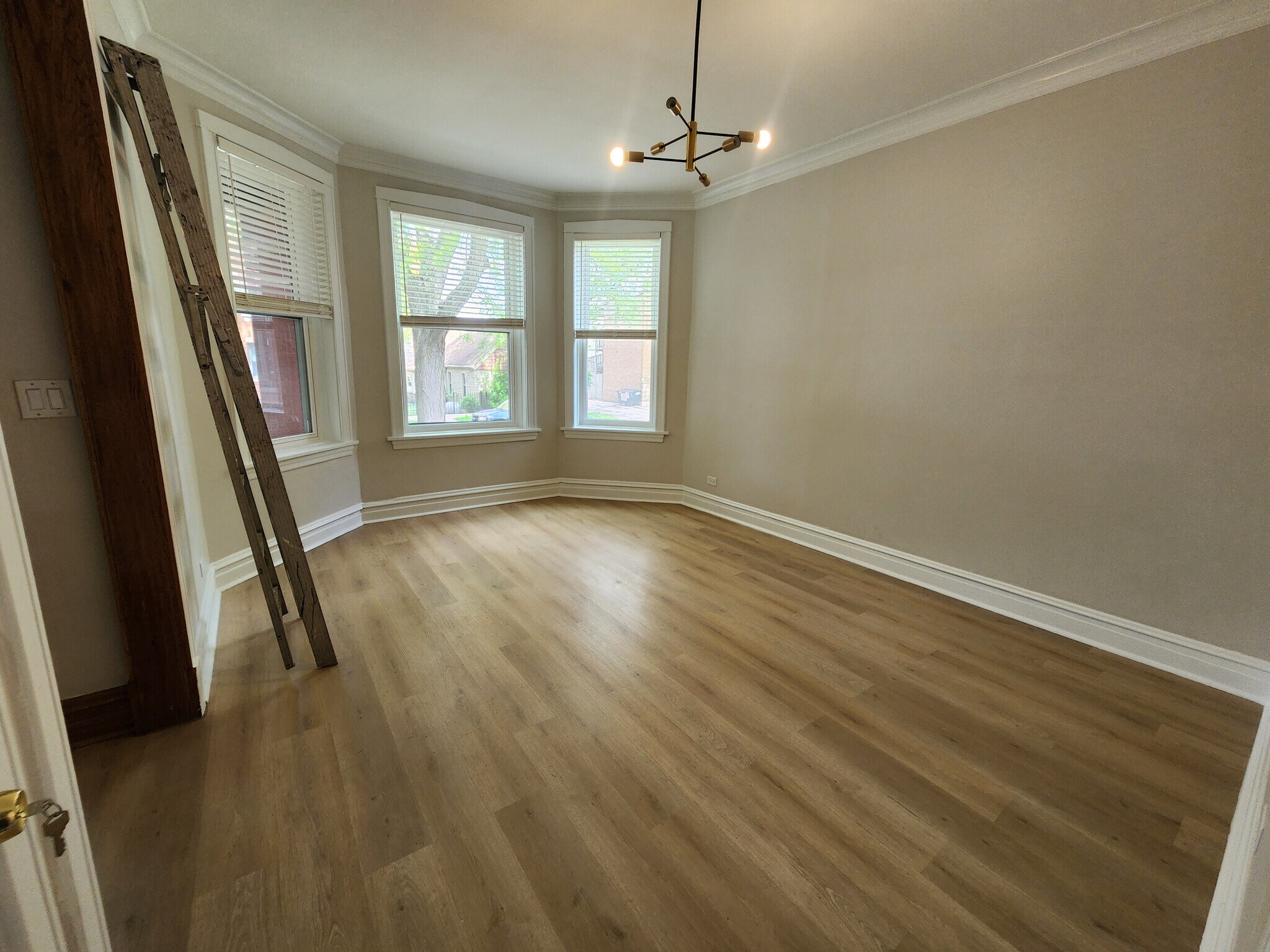 Building Photo - 5453 W Giddings St
