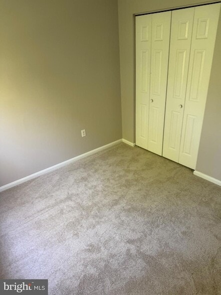Building Photo - 2712 Red Oak Ln