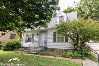 Building Photo - Spacious 5 Bedroom Home Perfectly Located ...