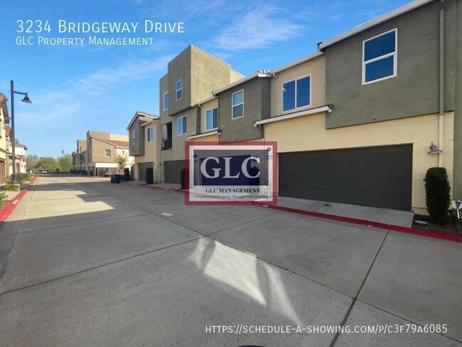 Building Photo - 3234 Bridgeway Dr