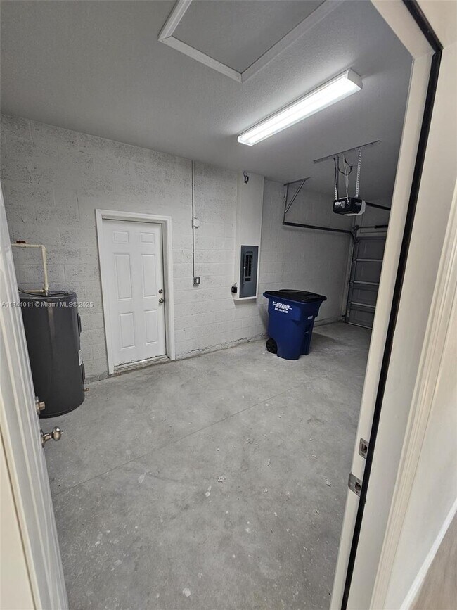 Building Photo - 1431 Las Villas Blvd