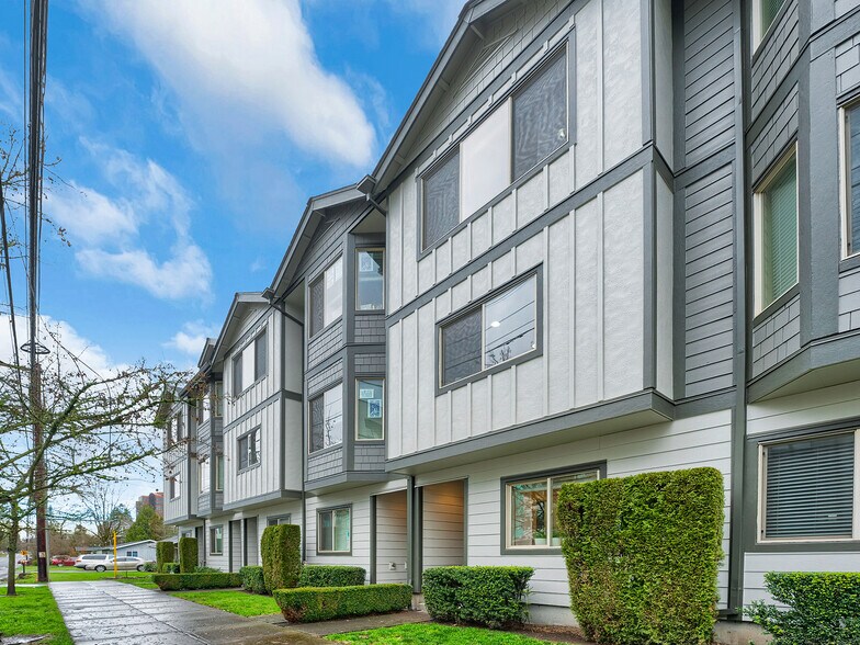 Building Photo - 8918 SW Elena Ln