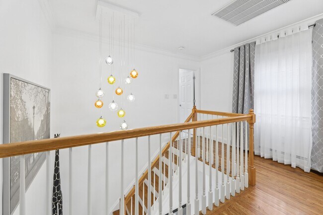 Building Photo - 52 Hillside Ave