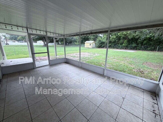 Building Photo - 3670 Country Ln