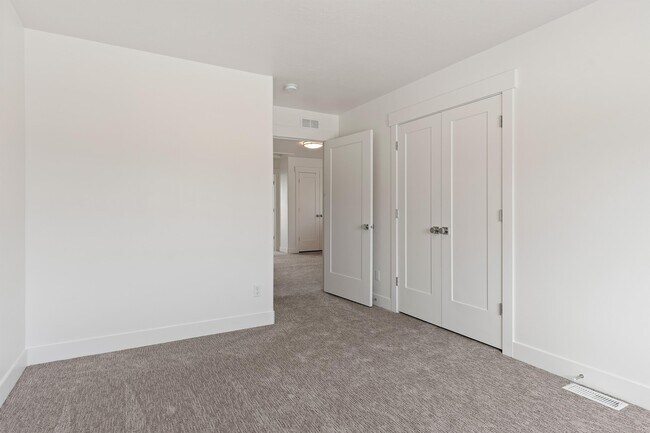 Building Photo - 2861 S Bluff Rd