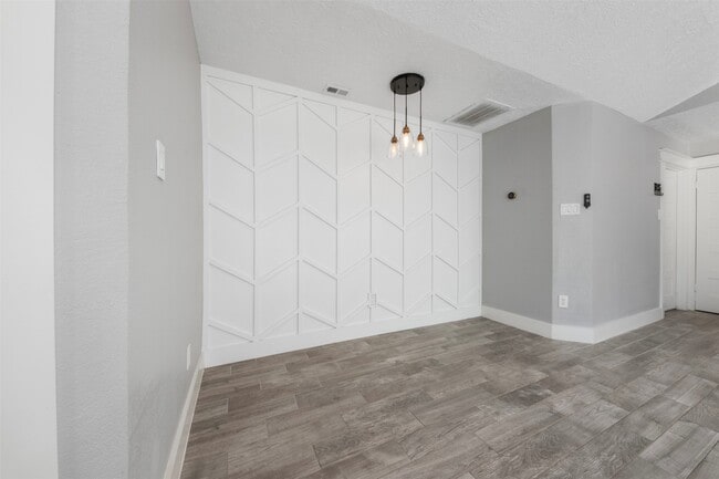 Building Photo - 9327 Golden Sunshine Dr