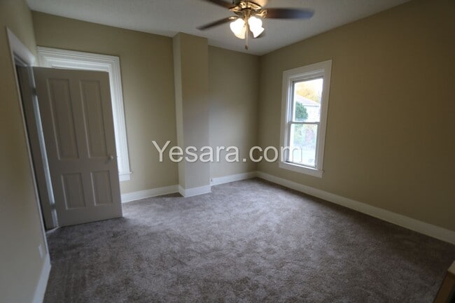 Building Photo - 2 Bedroom 2 Bath House