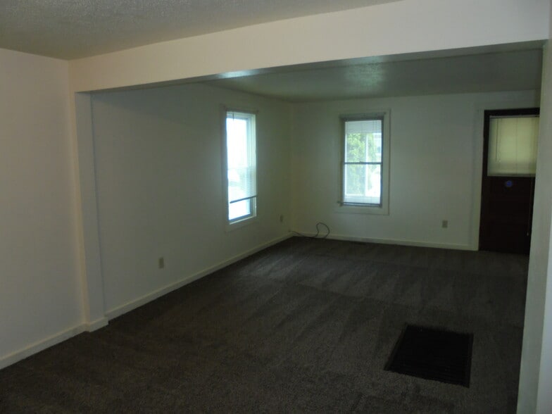 Building Photo - 605 2nd St