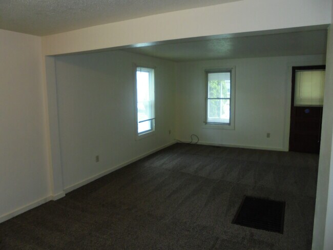 Building Photo - 605 2nd St