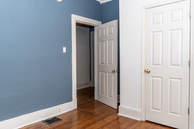 Building Photo - 1105 Hamilton Way