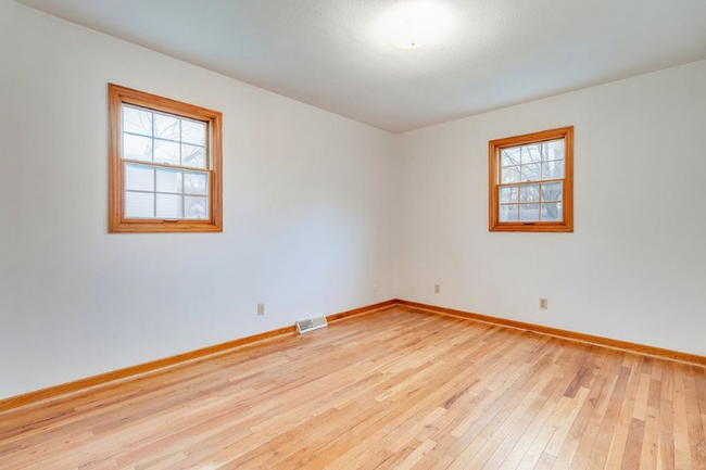Building Photo - 2356 Hawthorne Ct