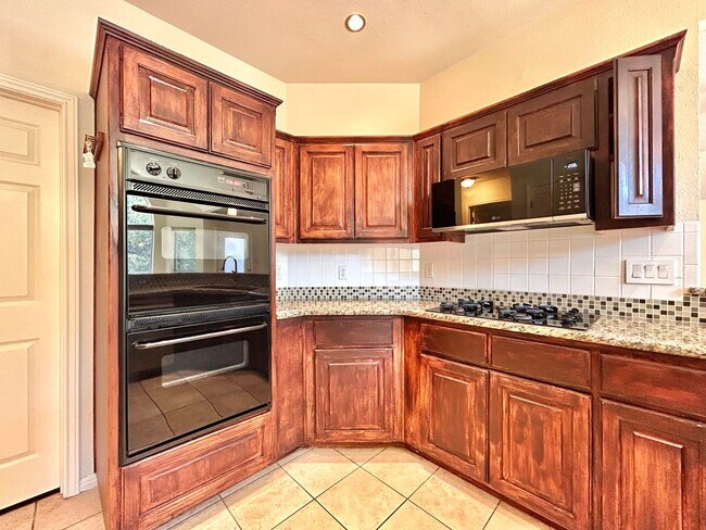 Building Photo - Beautiful 4 Bedroom, 2 Bathroom Home for R...