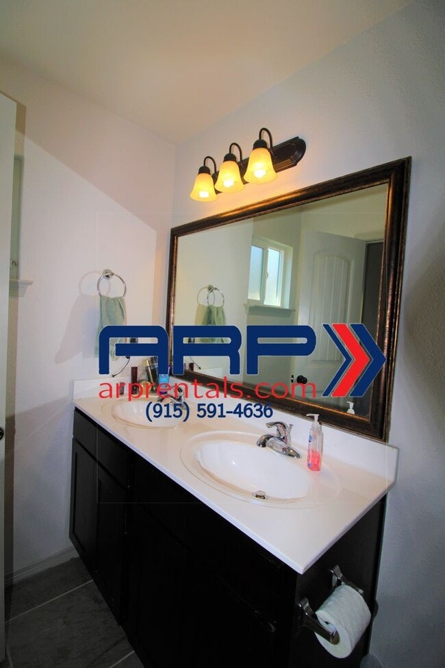 Building Photo - BEAUTIFUL EASTSIDE HOME FOR RENT