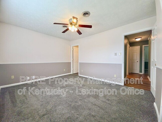 Building Photo - 305 Williamsburg Dr