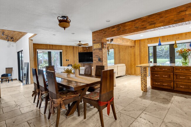 Building Photo - 13400 N Calusa Club Dr