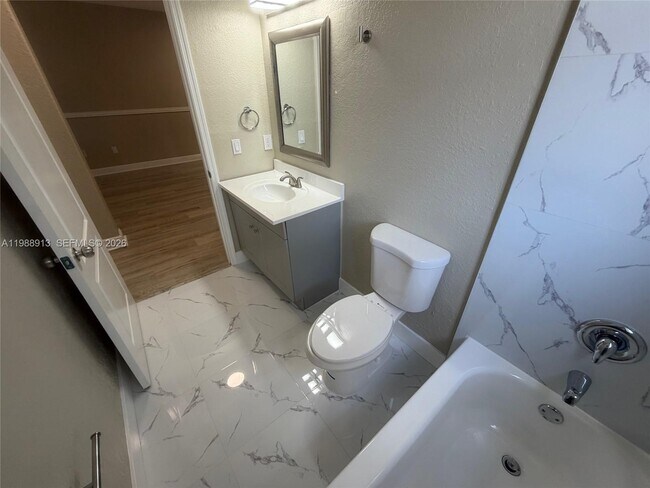 Building Photo - 2637 SE 16th Terrace