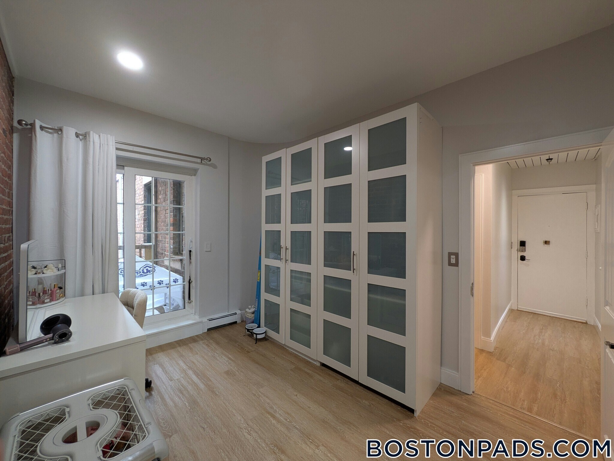 Building Photo - 390 Riverway