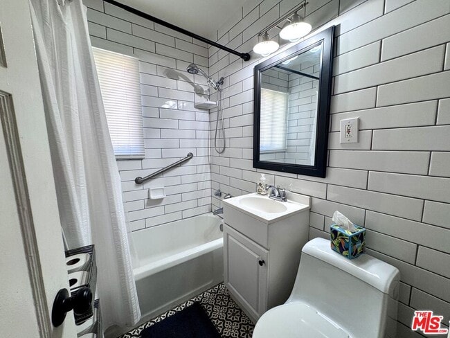 Building Photo - 2177 W 27th St
