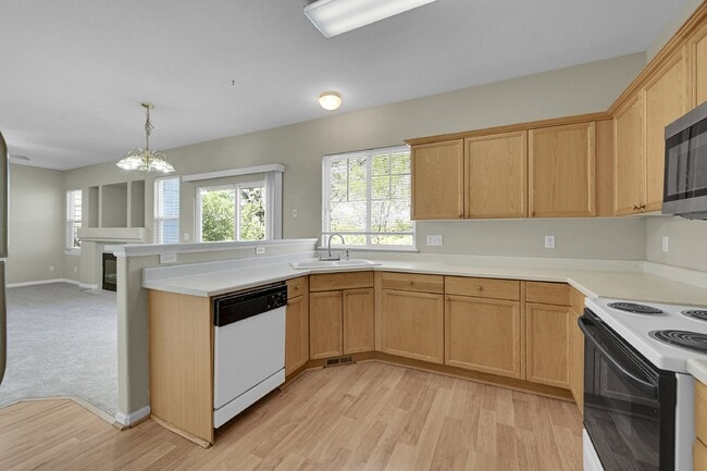 Building Photo - $1,995 - 4 Bed,2.5 Bathroom Home  in Colorado Springs with in Unit Laundry and Fenced in yard!