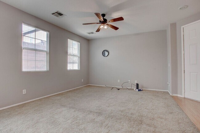 Building Photo - 27 Hudson Canyon St