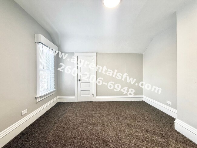 Building Photo - 3 Bedroom House