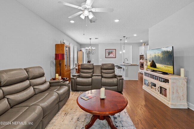 Building Photo - 431 Union Hill Dr