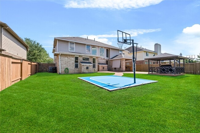 Building Photo - 8127 Edenwood Dr