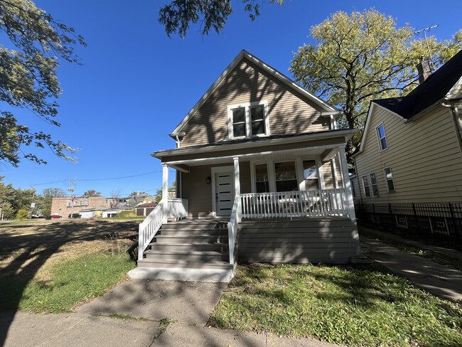 Building Photo - 12031 S Lowe Ave