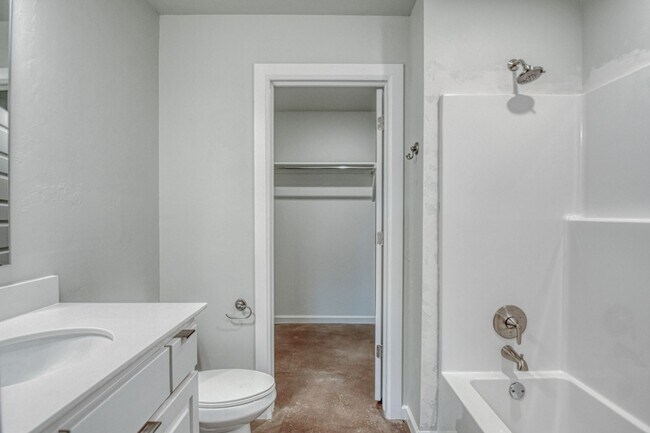 Building Photo - Brand New Construction in Varenna Landing! Storm shelter and lawn care included!