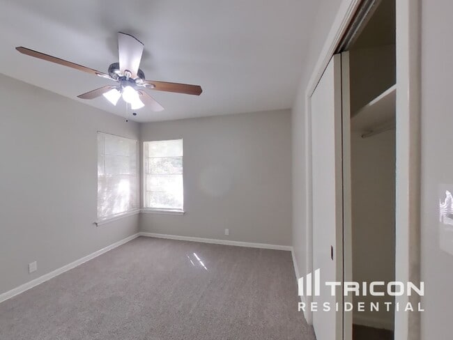 Building Photo - 1506 Viewridge Dr