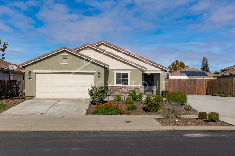 Building Photo - 1385 Deerwood St