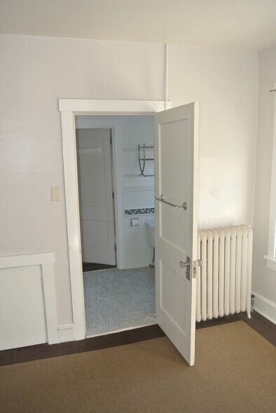 Building Photo - 328 High Street