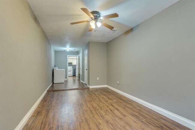 Building Photo - 16041 Stoneham Cir