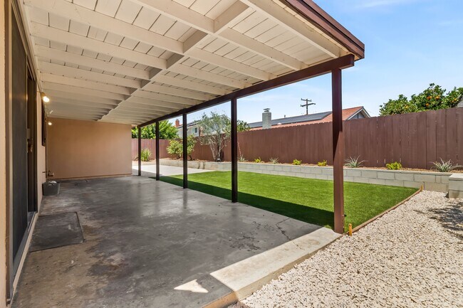 Building Photo - 4820 Cobb Dr
