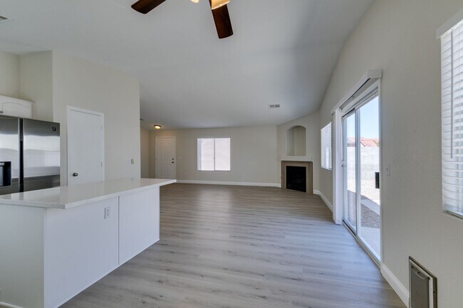 Building Photo - Stunning 3 bedroom, 2 bathroom house located in Silverado Ranch.